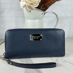 Michael Kors Jet Set Travel Dark‎ Navy Blue Leather Wristlet Large Wallet
